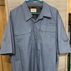 Men’s wrangler button up shirt